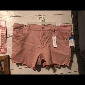 NWT Scallop hem shorts.